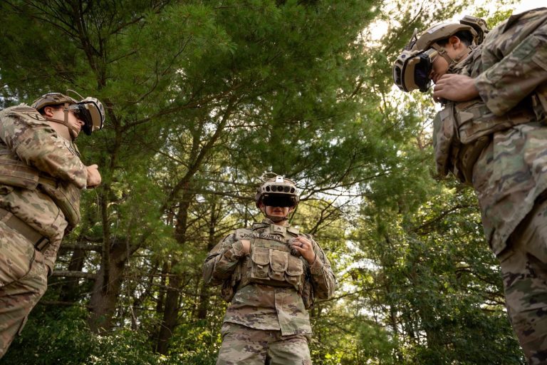 Soldiers Use IVAS for Collaborative Mission Planning