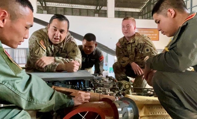 Washington Guard Soldiers, Thai Airmen Share Air Search and Rescue Tips